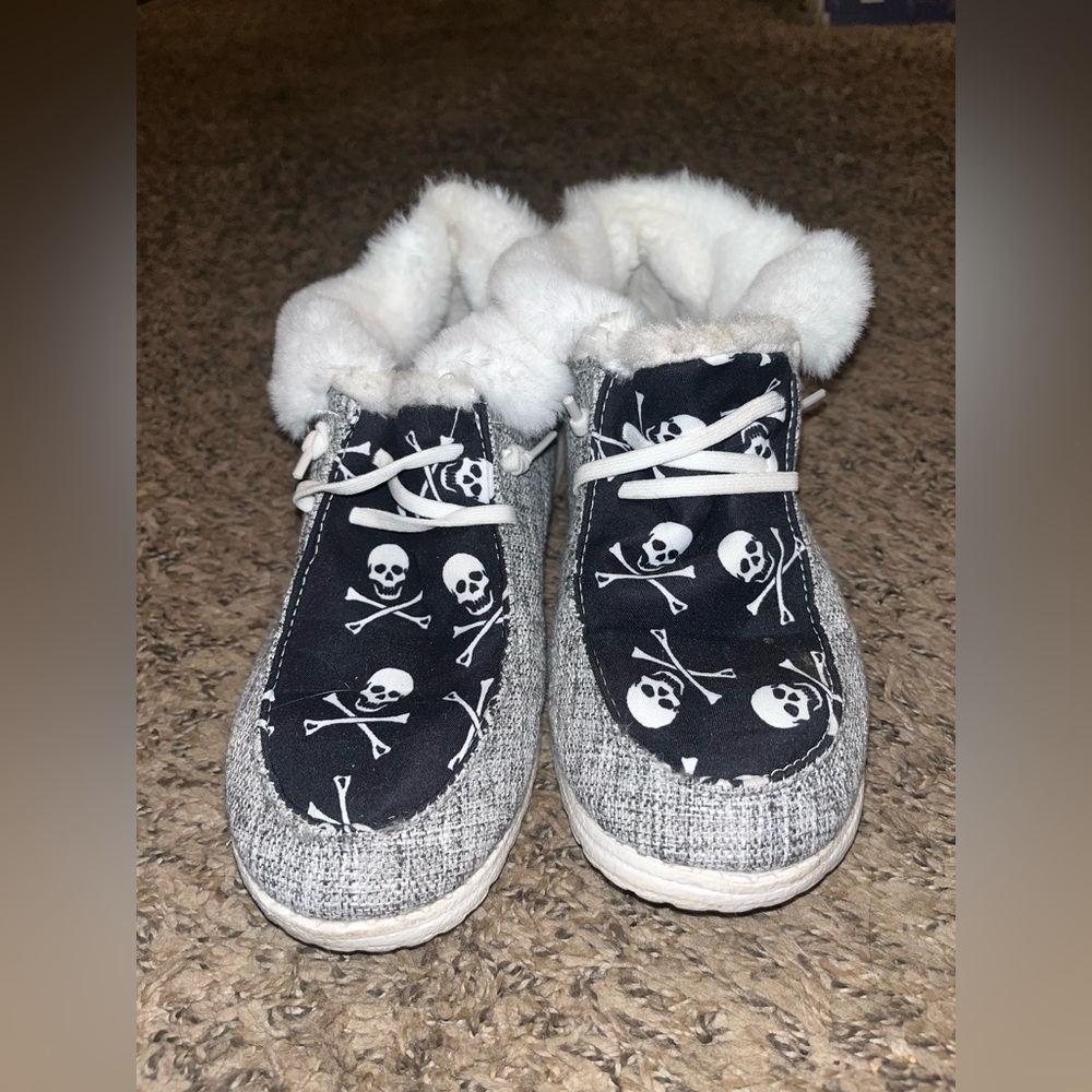Skull Print Fur-Lined Shoes